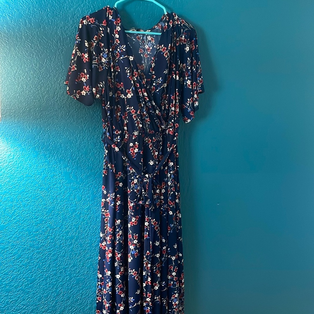 Blue floral hi-lo midi dress perfect for fall!